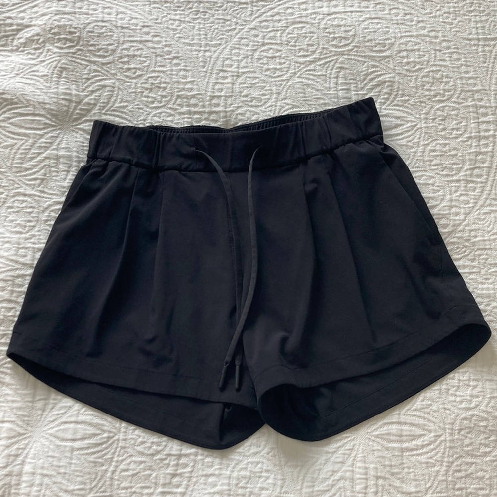 Lululemon Stroll at Sundown Mid-Rise Short 3"